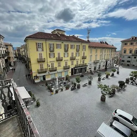 Fronte Piazza -ivrea-